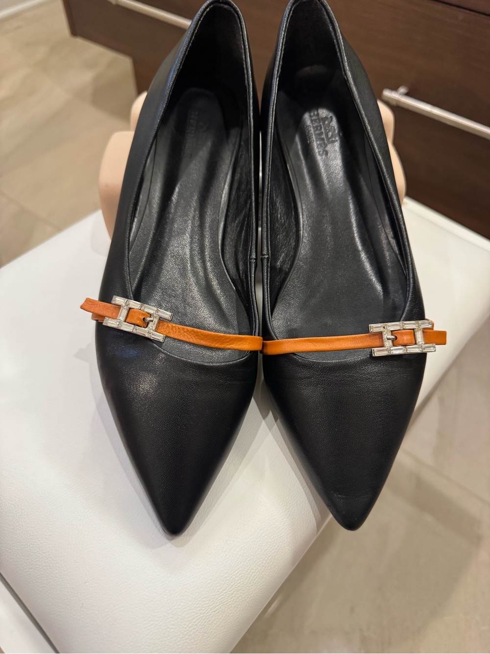 Hermès Paris Black Leather Pointed Toe H Buckle Flats Size 39 - Picture 2 of 9